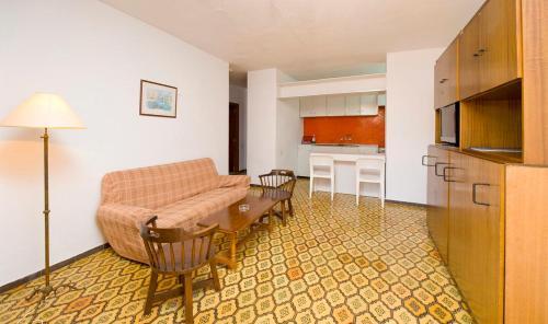 Foto de una habitación de Apartamentos Cala Llonga Playa