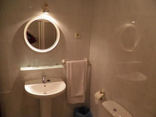 Foto del baño de Hostal Angelines