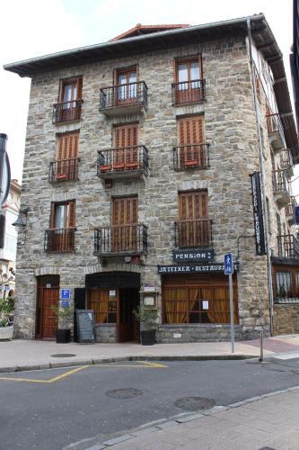 Foto del exterior de Pensión Lagunak