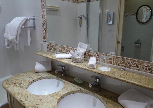 Foto del baño de TI AL LANNEC Hotel - Restaurant &amp;amp; Spa