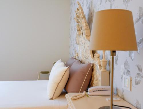 Foto de una habitación de Hotel Sundial Gardens &amp;amp; Suites