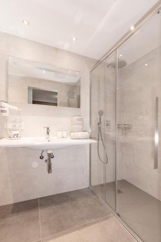 Foto del baño de Garni Vierjahreszeiten