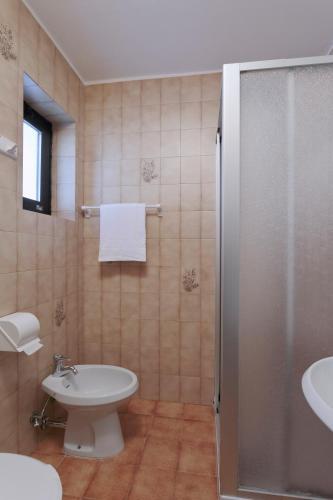 Foto del baño de Hotel Arnika Wellness