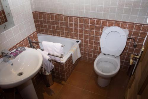 Bathroom – Hostal Rural La Tintoreria