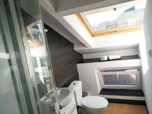 Foto del baño de Hoteles básicos Rin Rooms