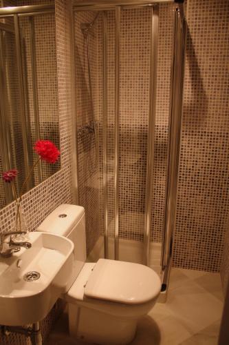 Foto del baño de Apartamentos Singular Pilatos