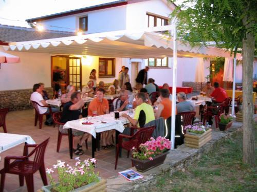 Foto de restauración de Camping Bungalowpark Isábena