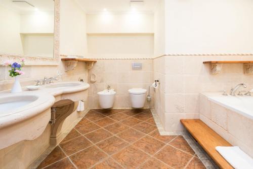 Foto del baño de DEVA Hotel Alpenhof