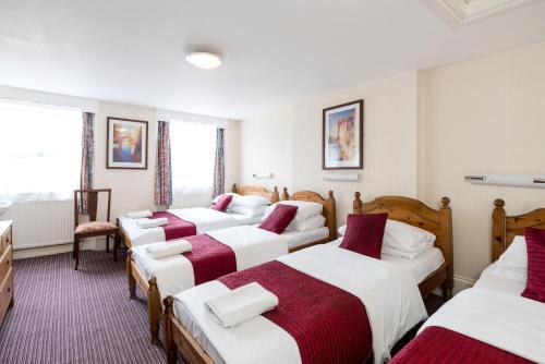 Foto de una habitación de St Athans Hotel