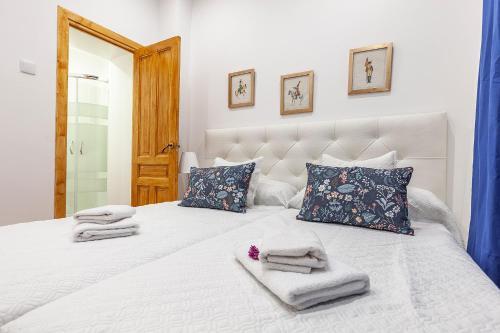Foto de una habitación de CASA DE LA LUZ -Elegante Casco Antiguo 6-Hab-12PX