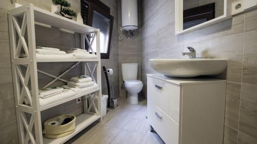 Foto del baño de Cervantes Apartamentos
