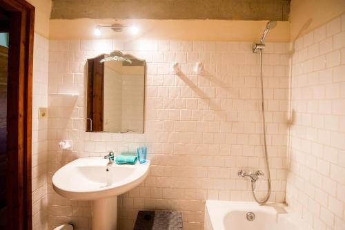 Bathroom – Country House Can Margarit