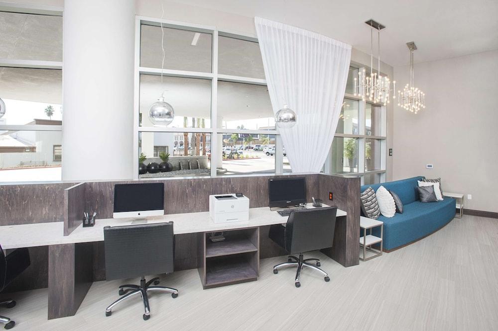 Foto de los servicios de Hotel Hampton Inn &amp;amp; Suites LAX El Segundo, CA