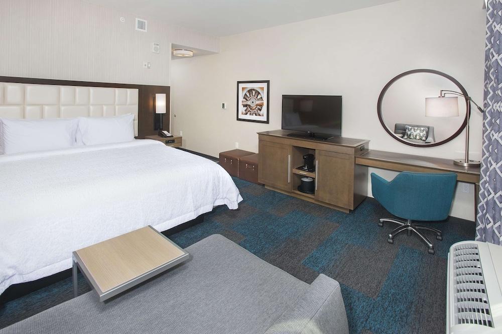 Foto de una habitación de Hotel Hampton Inn &amp;amp; Suites LAX El Segundo, CA