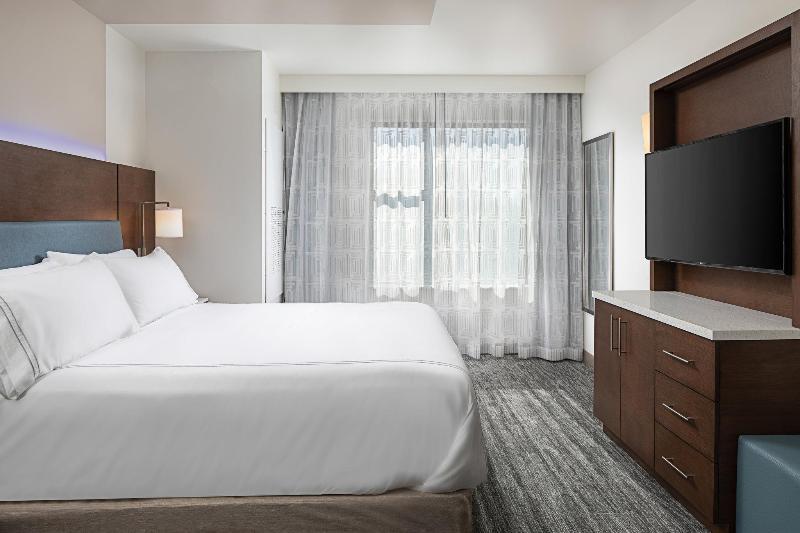 Foto de una habitación de EVEN Hotel Alpharetta - Avalon Area, an IHG Hotel