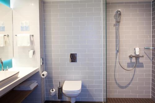 Foto del baño de Holiday Inn Express - Saarbrücken, an IHG Hotel