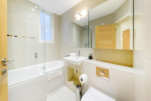 Foto del baño de Apartamentos Fitzrovia by CAPITAL