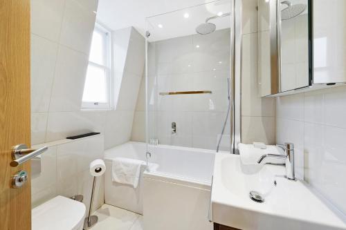 Foto del baño de Apartamentos Fitzrovia by CAPITAL