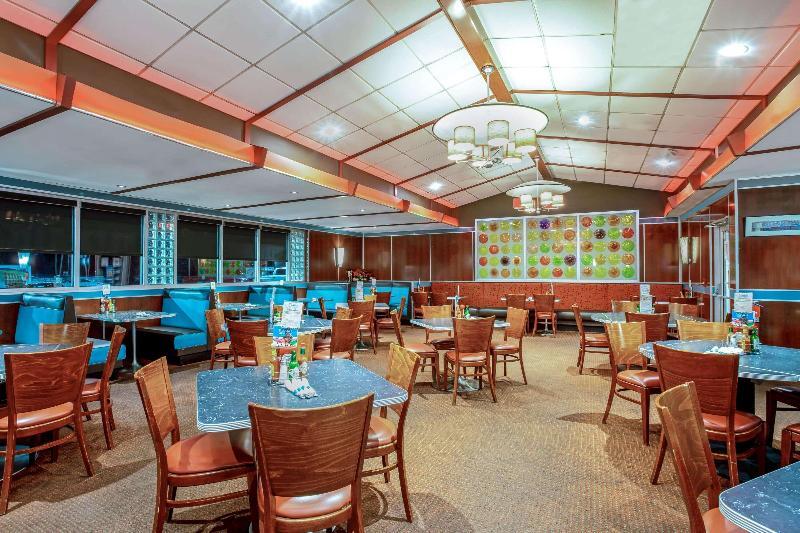 Foto de restauración de Hotel La Quinta by Wyndham Stamford / New York City