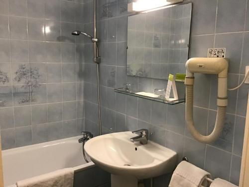 Foto del baño de Europ&amp;#039;Hotel Bergerac