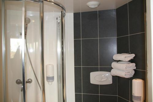 Bathroom – B&amp;amp;B Hôtel Perpignan Saleilles