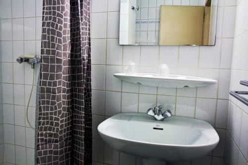 Bathroom – Hôtel Croix des Nordistes