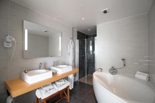 Foto del baño de Hôtel La Marine