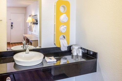 Foto del baño de Motel 6-Bakersfield, CA - Convention Center