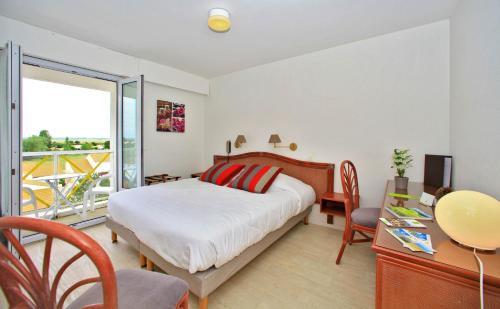 Room – Hotel Logis Les Cols Verts