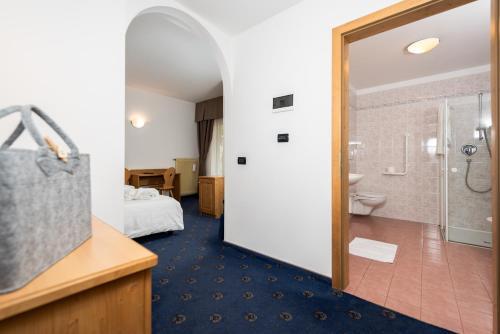 Foto del baño de Hotel Valacia