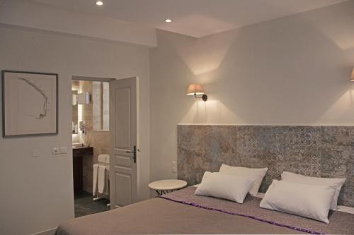 Foto de una habitación de Hôtel de l&amp;#039;Amphithéâtre