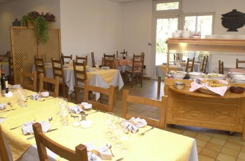 Foto de restauración de La Roseraie - Hotel &amp;amp; Restaurant