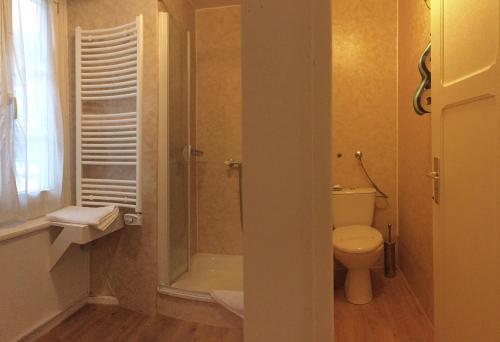 Foto del baño de Swiss Historic Hotel du Pillon, Grand Chalet des Bovets