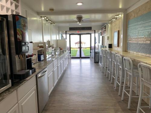 Dining – Hotel The Beach Haus - Traverse City