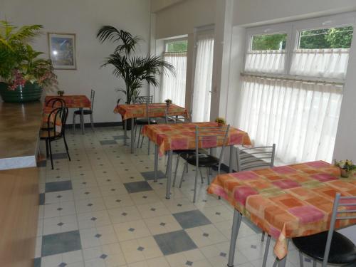 Foto de restauración de Hôtel Mary&amp;#039;s - Caen Centre Gare Sncf