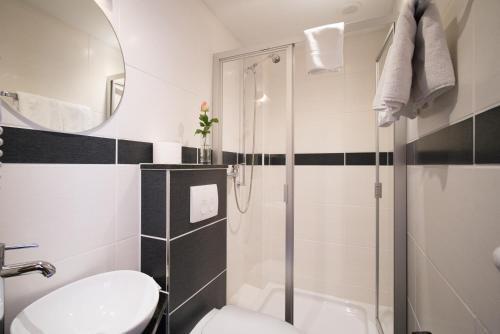 Foto del baño de Hotel-Burghagen
