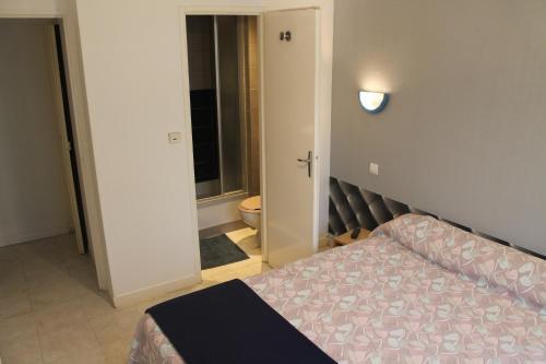 Foto de una habitación de Hotel Les Portes d&amp;#039;Or