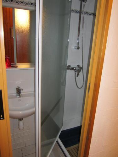 Foto del baño de Hôtel Chalet Le Caribou