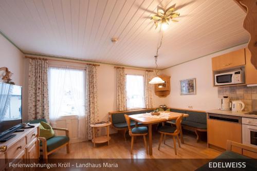 Room – Ferienwohnungen Kröll - Appartements Viktoria und Landhaus Maria