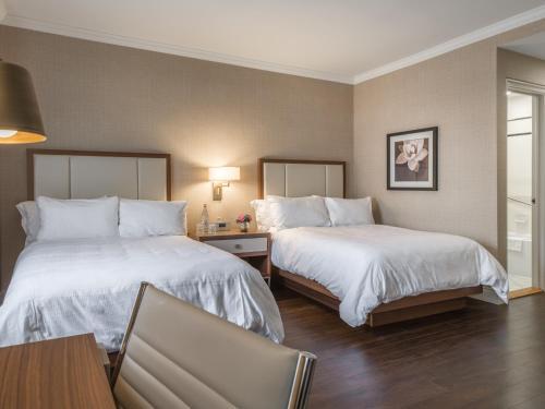 Foto de una habitación de The Lord Nelson Hotel &amp;amp; Suites