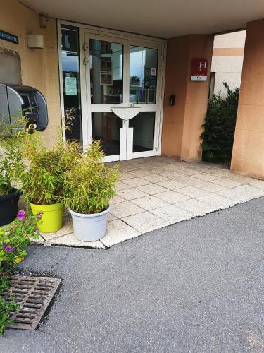 Foto del exterior de Good Night Hotel