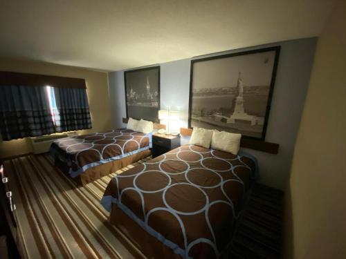Foto de una habitación de Hotel Super 8 by Wyndham Nyack NY