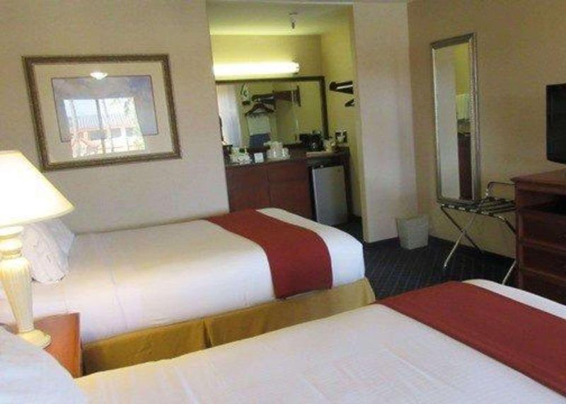 Room – Hotel Quality Inn Santa Nella on I-5