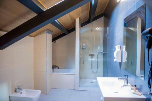 Foto del baño de Hotel Meson de Erosa