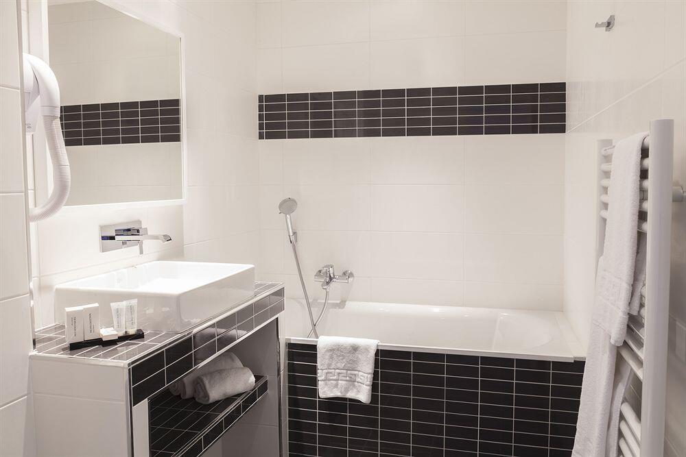 Foto del baño de The Originals Boutique, Hôtel des Princes, Strasbourg Centre (Qualys-Hotel)