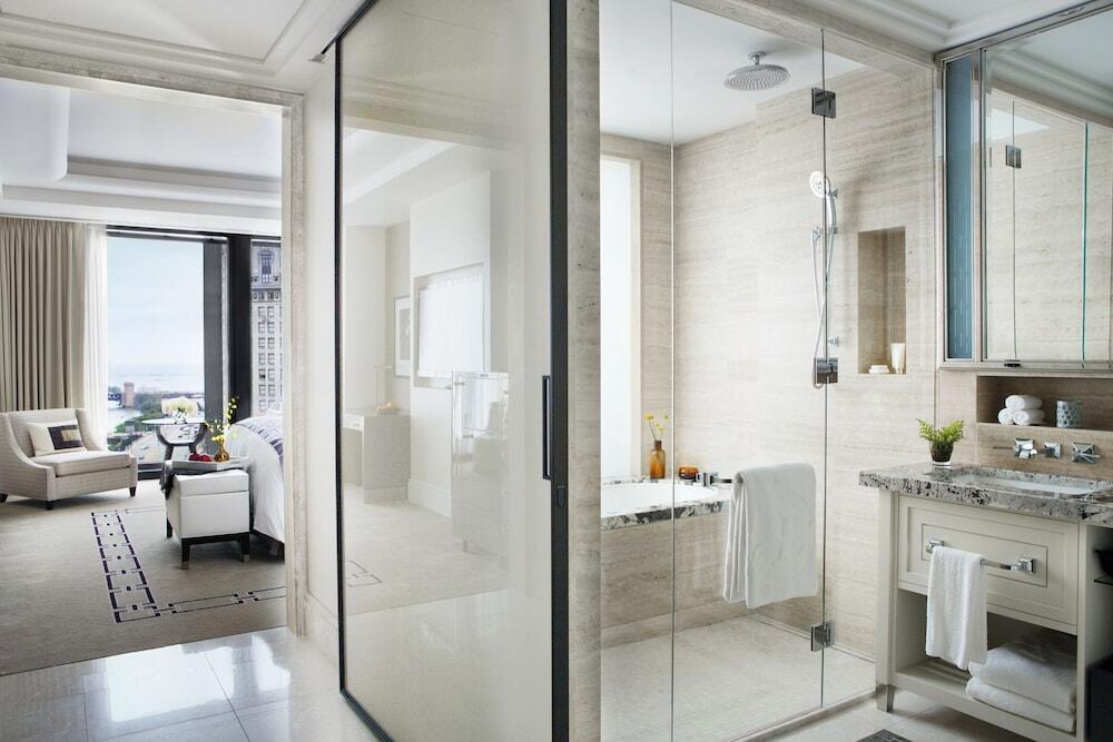 Foto del baño de Hotel The Langham Chicago