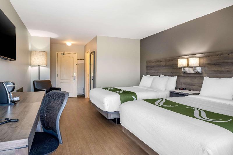 Room – Motel Quality Inn Amsterdam Fredericton