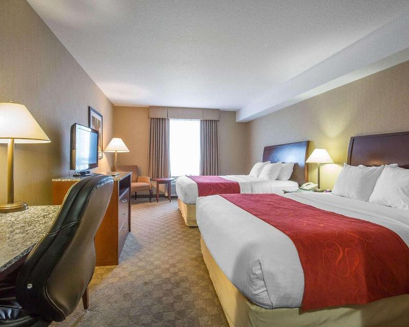Foto de una habitación de Hotel Comfort Inn &amp;amp; Suites Airdrie