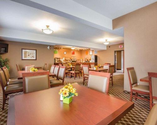 Foto de restauración de Hotel Comfort Inn &amp;amp; Suites Airdrie