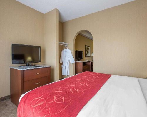 Foto de una habitación de Hotel Comfort Inn &amp;amp; Suites Airdrie